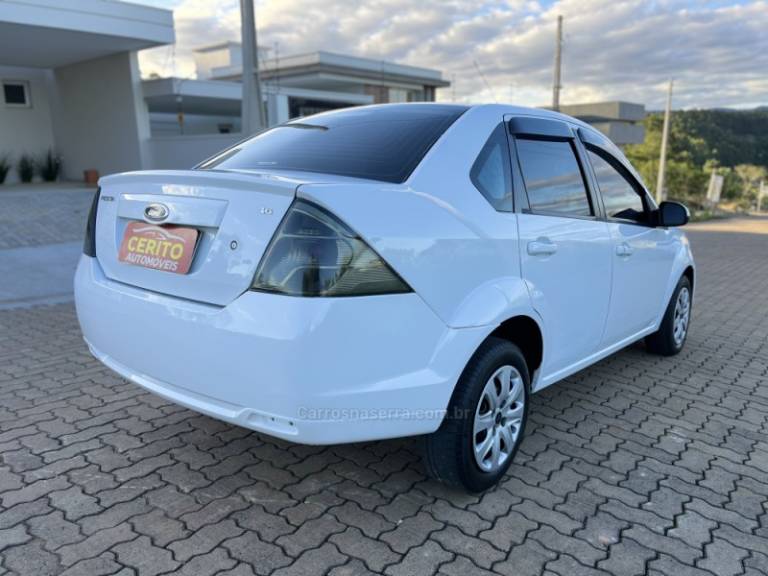 FORD - FIESTA - 2013/2014 - Branca - R$ 37.900,00