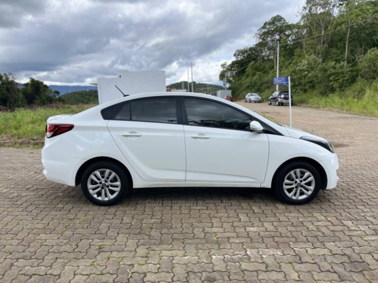 HYUNDAI - HB20S - 2018/2019 - Branca - R$ 68.900,00