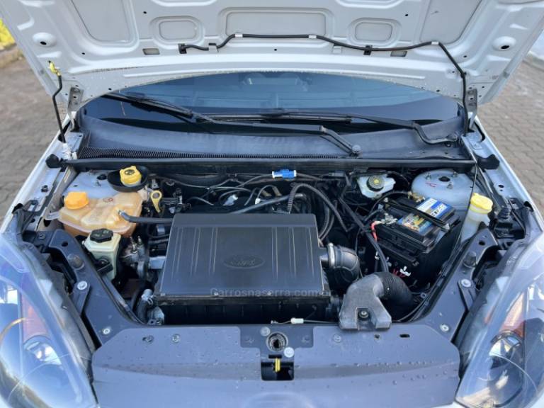 FORD - FIESTA - 2013/2014 - Branca - R$ 37.900,00