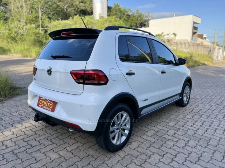 VOLKSWAGEN - FOX - 2015/2016 - Branca - R$ 55.900,00