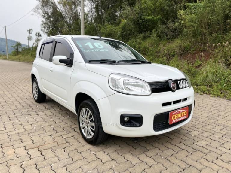 FIAT - UNO - 2016/2016 - Branca - R$ 49.900,00