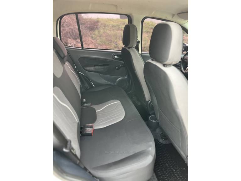 FIAT - UNO - 2015/2015 - Branca - R$ 44.900,00