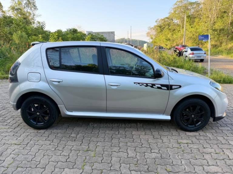 RENAULT - SANDERO - 2014/2014 - Prata - R$ 38.900,00
