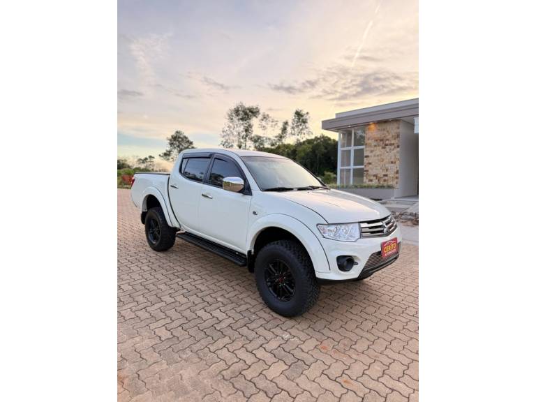 MITSUBISHI - L200 TRITON - 2015/2015 - Branca - R$ 129.900,00