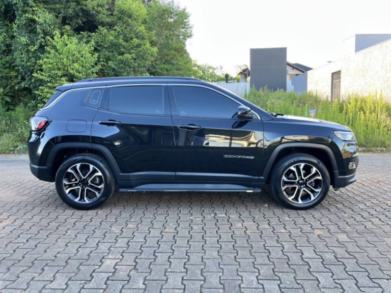 JEEP - COMPASS - 2022/2022 - Preta - R$ 135.900,00