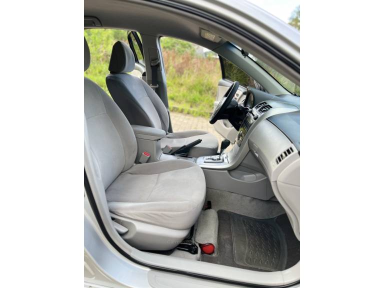 TOYOTA - COROLLA - 2011/2012 - Branca - Sob Consulta