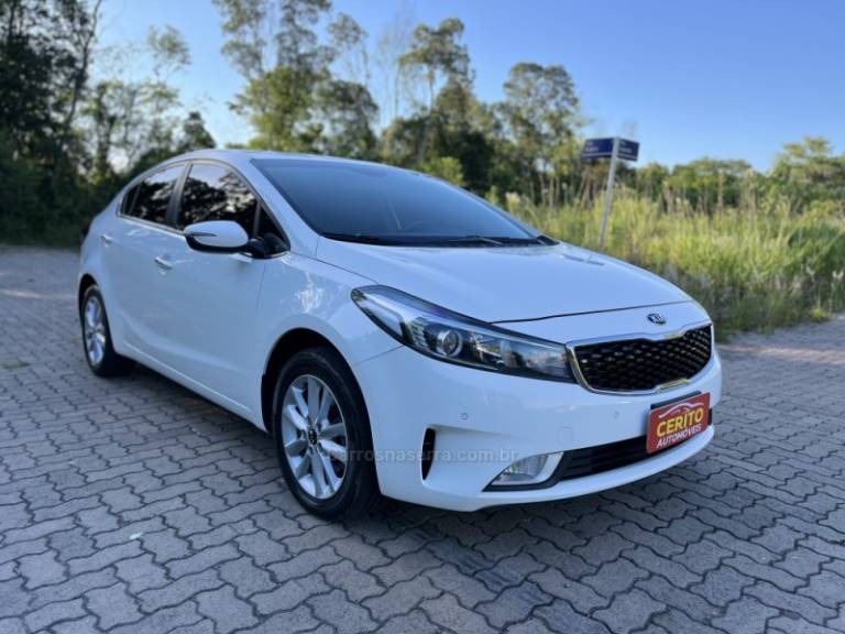 KIA MOTORS - CERATO - 2018/2018 - Branca - R$ 85.900,00