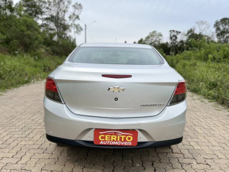 CHEVROLET - PRISMA - 2014/2015 - Prata - R$ 58.900,00