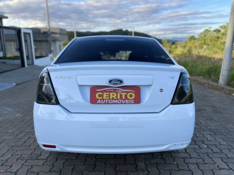FORD - FIESTA - 2013/2014 - Branca - R$ 37.900,00