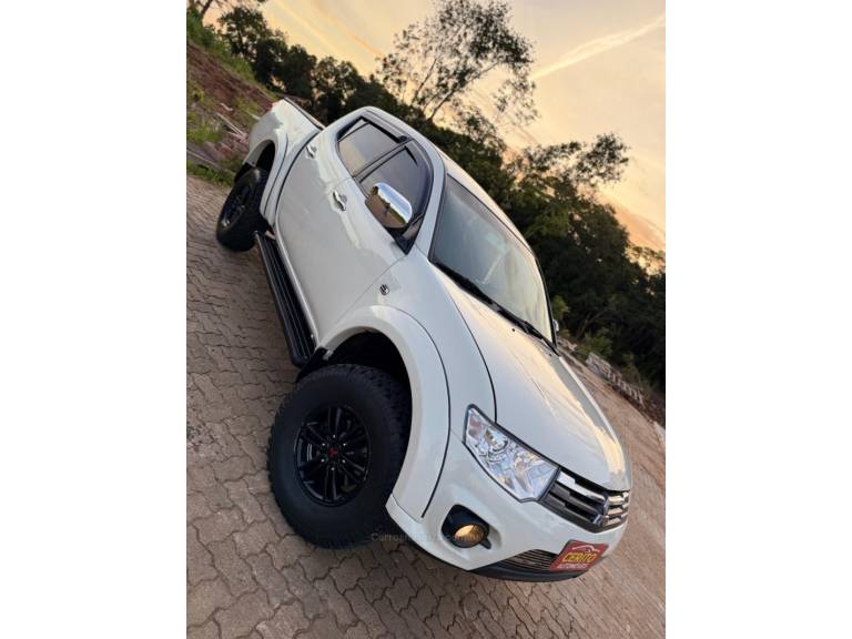 MITSUBISHI - L200 TRITON - 2015/2015 - Branca - R$ 129.900,00
