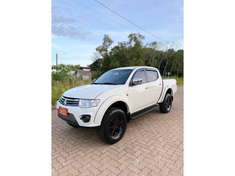 MITSUBISHI - L200 TRITON - 2015/2015 - Branca - R$ 129.900,00