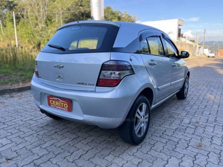 CHEVROLET - AGILE - 2012/2013 - Prata - R$ 39.900,00