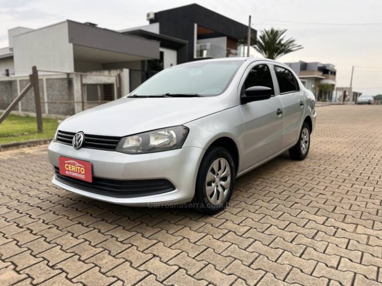 VOLKSWAGEN - VOYAGE - 2014/2015 - Prata - R$ 46.900,00