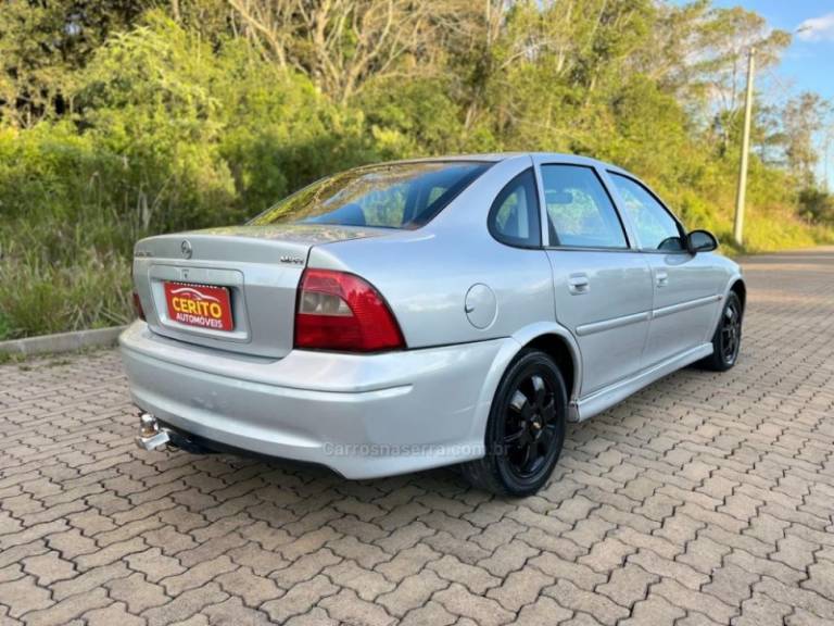 CHEVROLET - VECTRA - 2000/2000 - Prata - R$ 21.900,00