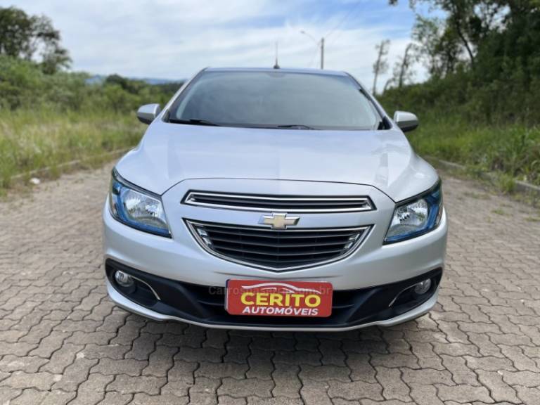 CHEVROLET - ONIX - 2015/2015 - Prata - R$ 54.900,00