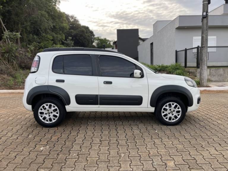 FIAT - UNO - 2015/2015 - Branca - R$ 44.900,00