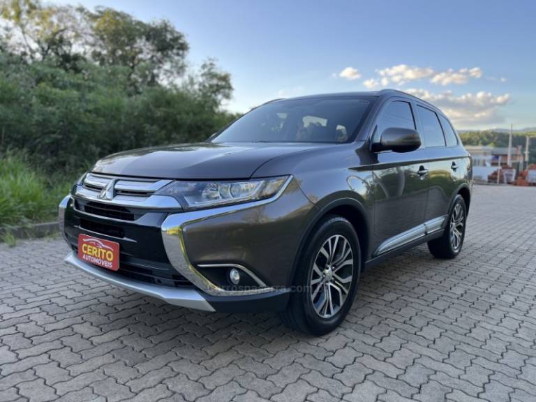 MITSUBISHI - OUTLANDER - 2017/2018 - Marrom - R$ 116.900,00
