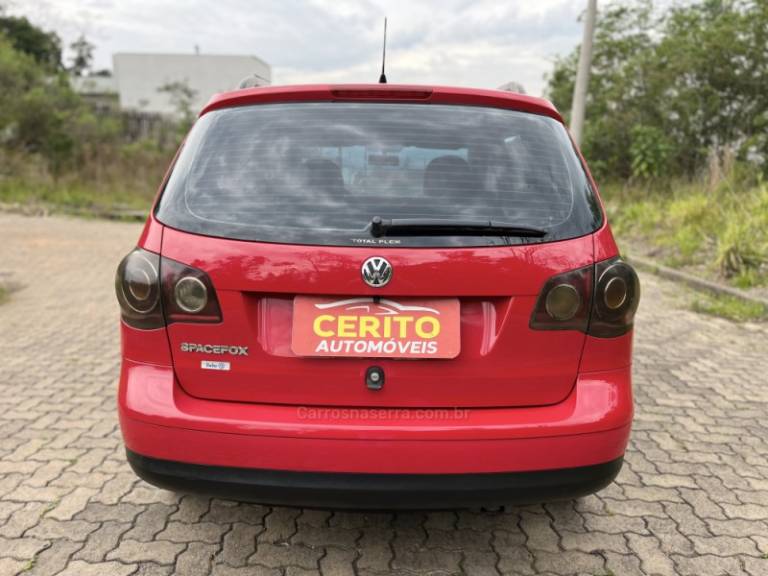 VOLKSWAGEN - SPACEFOX - 2008/2009 - Vermelha - R$ 36.900,00