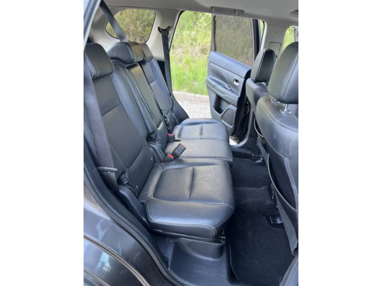 MITSUBISHI - OUTLANDER - 2017/2018 - Marrom - R$ 116.900,00