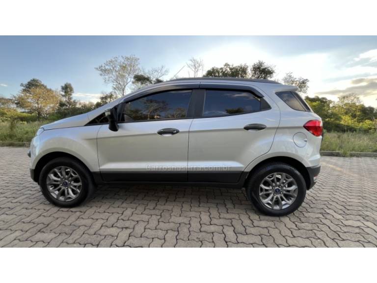 FORD - ECOSPORT - 2015/2016 - Prata - R$ 63.900,00