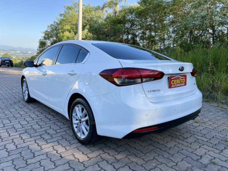 KIA MOTORS - CERATO - 2018/2018 - Branca - R$ 85.900,00