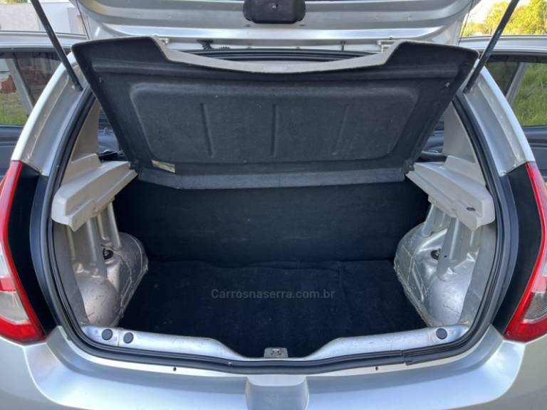 RENAULT - SANDERO - 2010/2011 - Prata - R$ 30.900,00