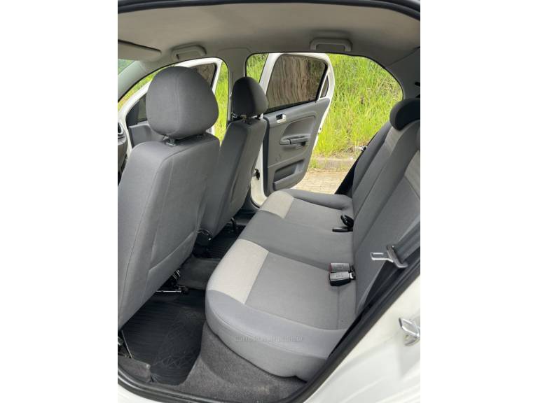 VOLKSWAGEN - VOYAGE - 2008/2009 - Branca - R$ 34.900,00