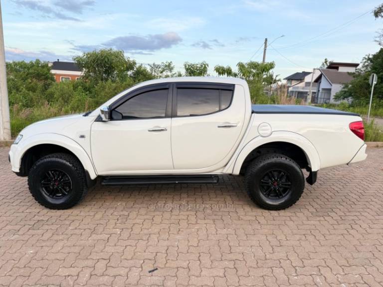 MITSUBISHI - L200 TRITON - 2015/2015 - Branca - R$ 129.900,00