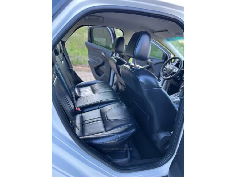 FORD - FOCUS - 2014/2015 - Branca - R$ 55.900,00