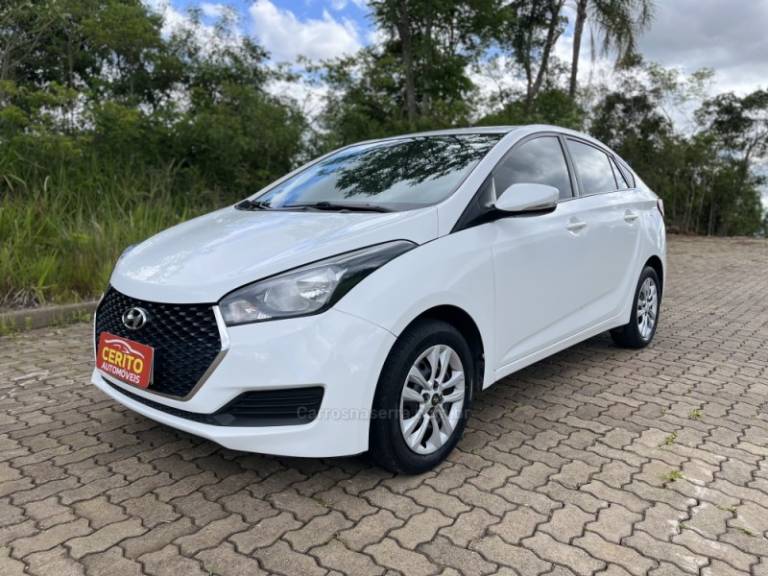 HYUNDAI - HB20S - 2018/2019 - Branca - R$ 68.900,00