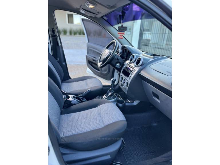 FORD - FIESTA - 2013/2014 - Branca - R$ 37.900,00