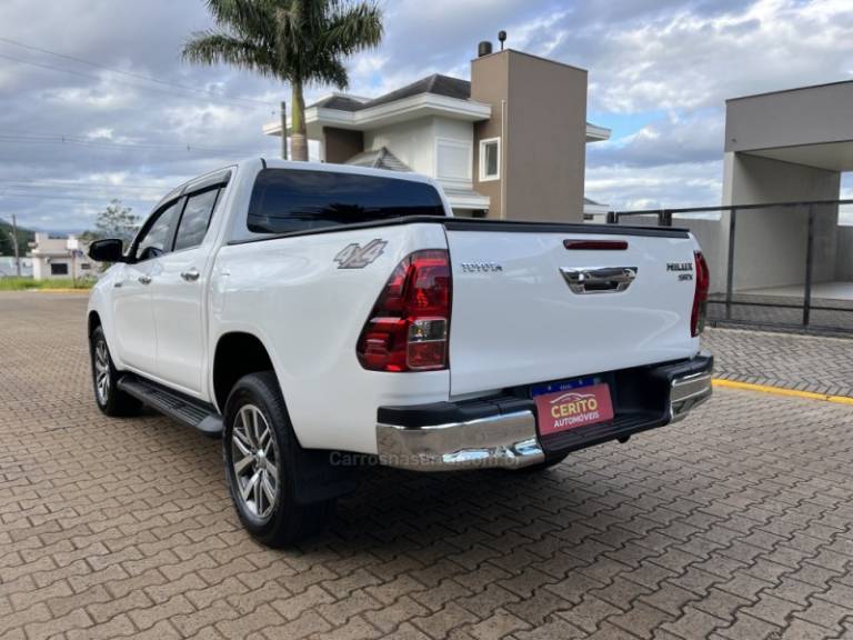 TOYOTA - HILUX - 2016/2016 - Branca - R$ 187.900,00