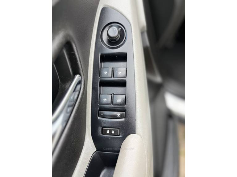 CHEVROLET - TRACKER - 2015/2015 - Branca - R$ 75.900,00