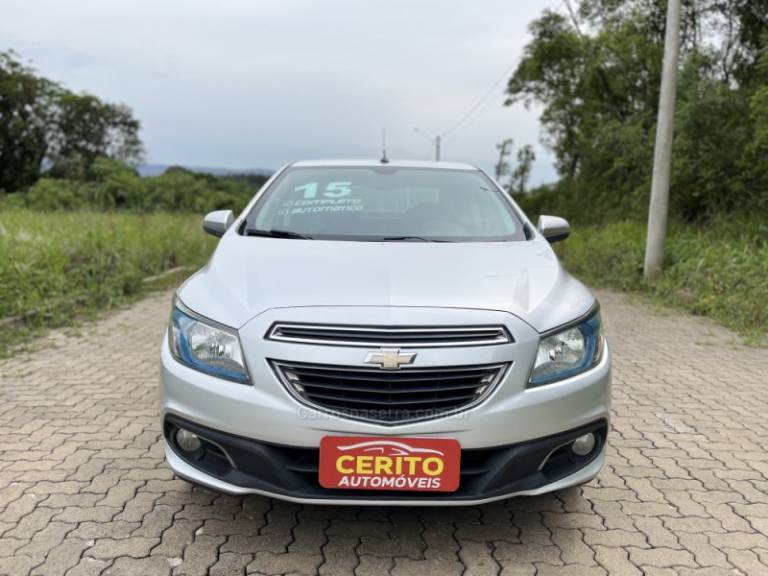 CHEVROLET - PRISMA - 2014/2015 - Prata - R$ 58.900,00