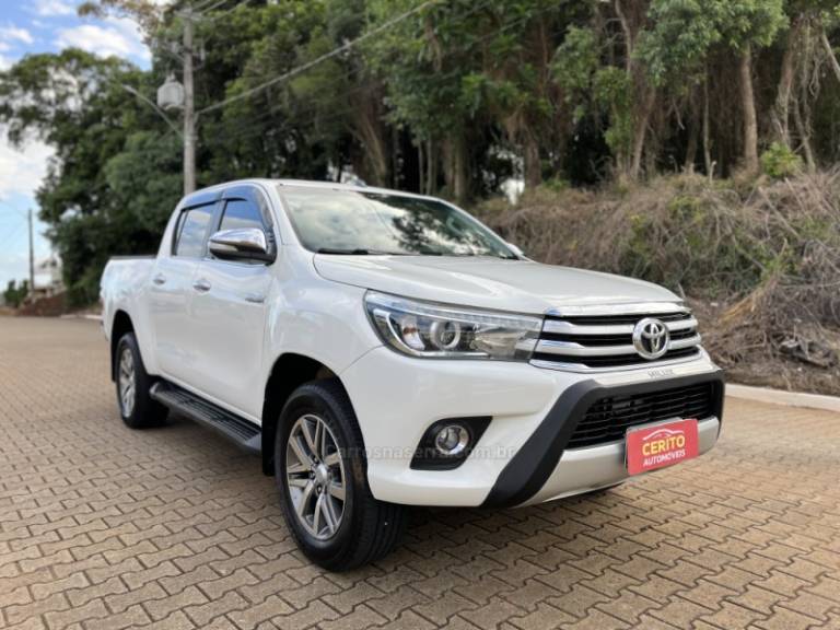 TOYOTA - HILUX - 2016/2016 - Branca - R$ 187.900,00