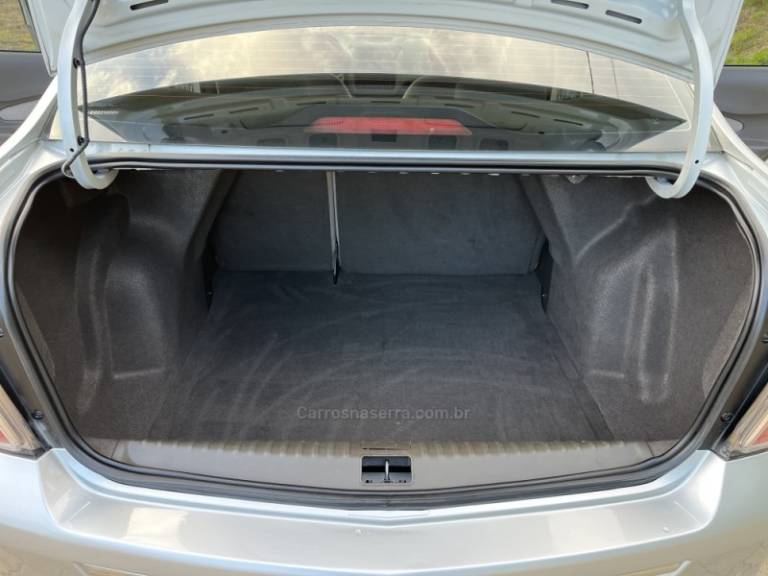 CHEVROLET - COBALT - 2013/2014 - Prata - R$ 48.900,00