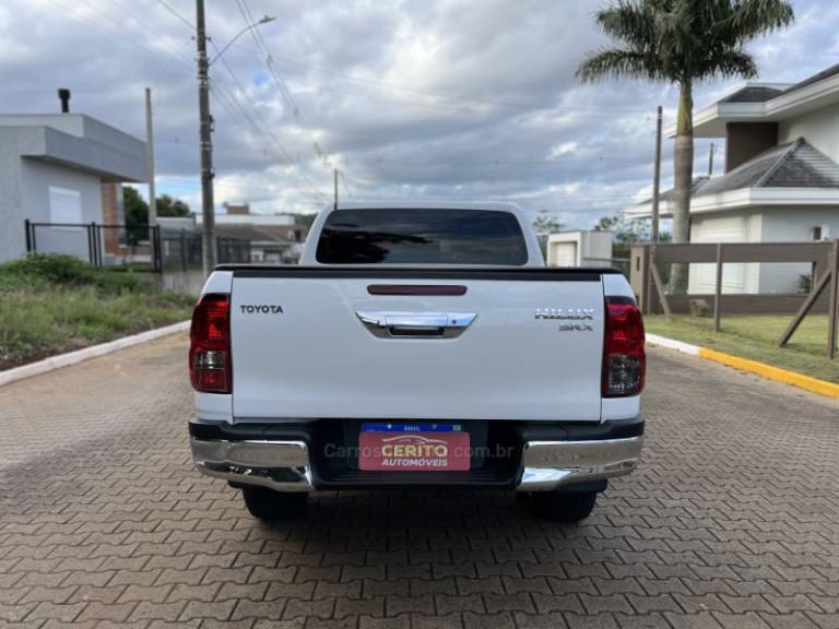 TOYOTA - HILUX - 2016/2016 - Branca - R$ 187.900,00