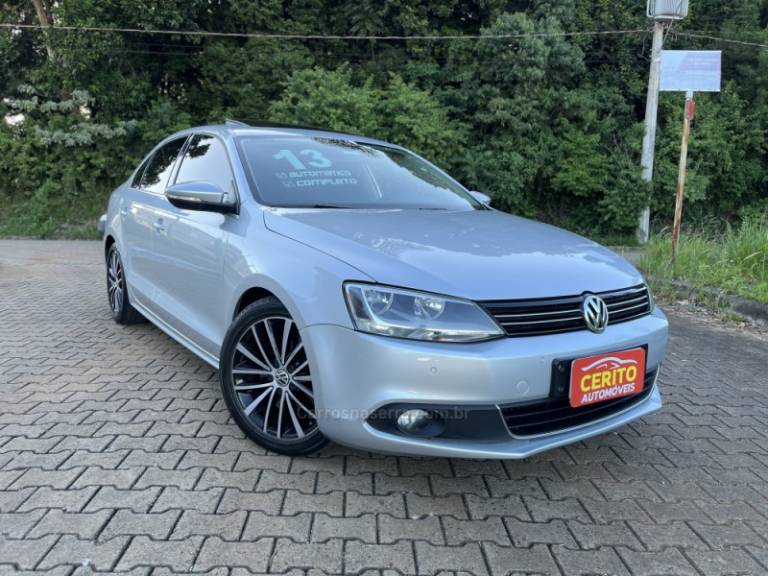 VOLKSWAGEN - JETTA - 2012/2013 - Prata - R$ 77.900,00