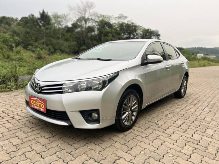 TOYOTA - COROLLA - 2016/2017 - Prata - R$ 93.900,00