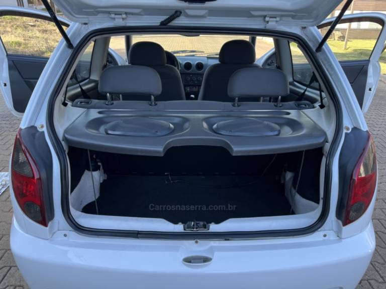 CHEVROLET - CELTA - 2013/2013 - Branca - R$ 28.900,00