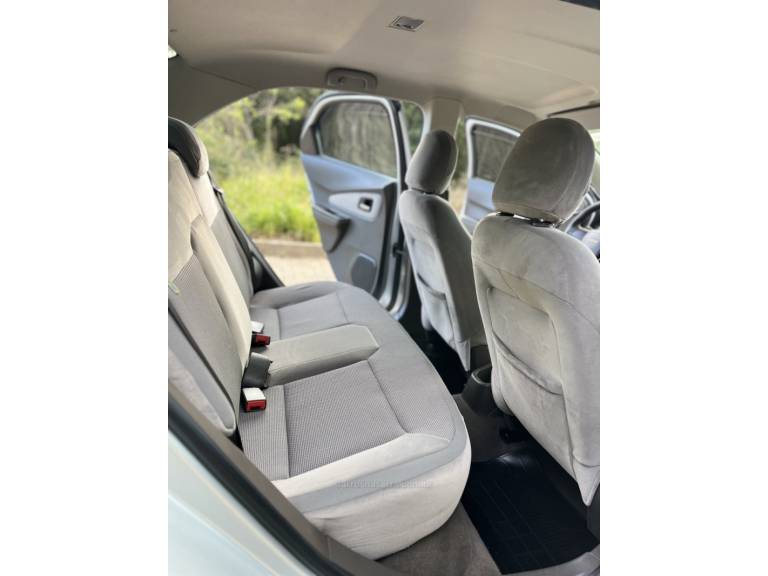 CHEVROLET - COBALT - 2013/2014 - Prata - R$ 48.900,00