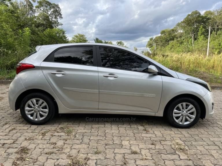 HYUNDAI - HB20 - 2013/2014 - Prata - R$ 46.900,00